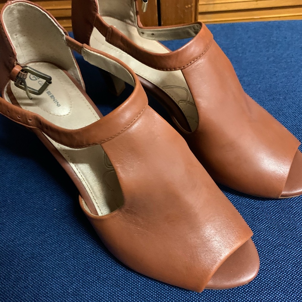 Women’s open toe sandals